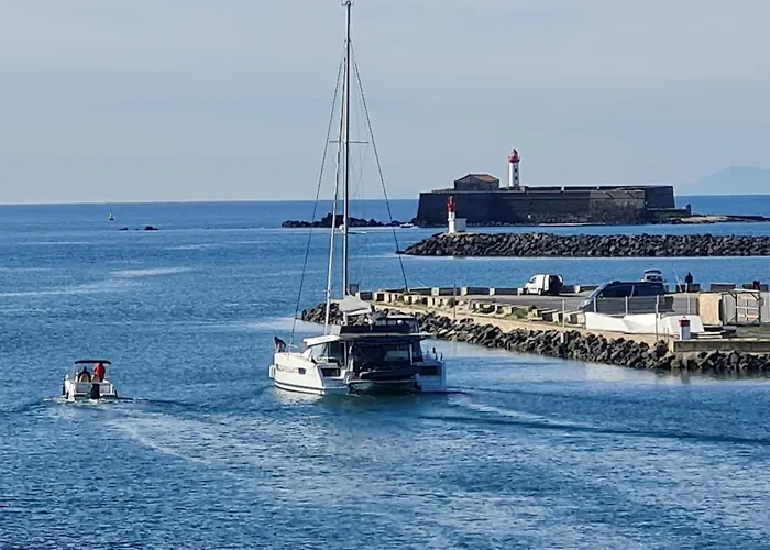 Apartment Avec Balcon, Vue Mer, Piscine, Parking