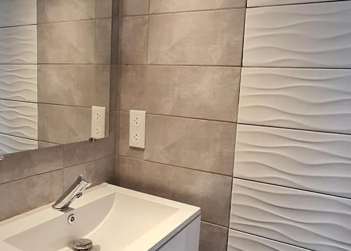 Avec Balcon, Vue Mer, Piscine, Parking * Agde