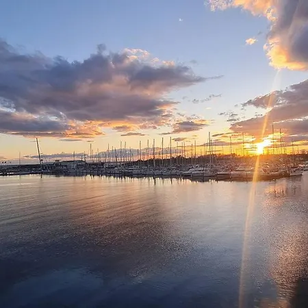 Avec Balcon, Vue Mer, Piscine, Parking * Agde