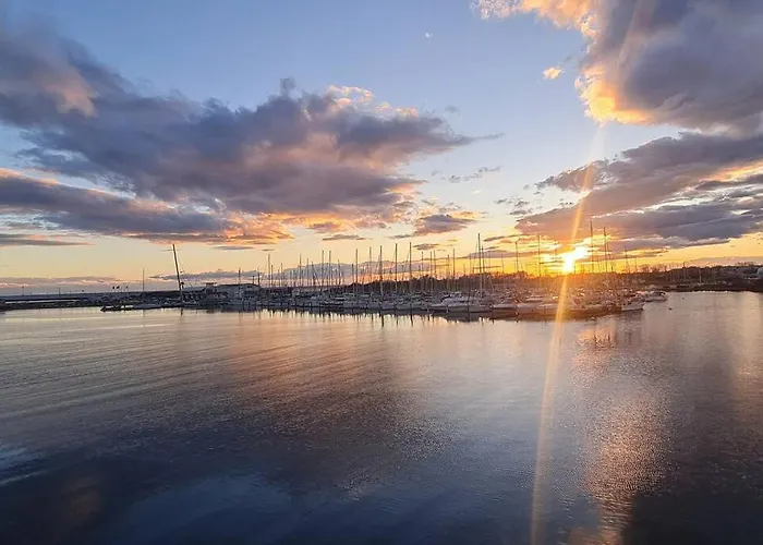 Avec Balcon, Vue Mer, Piscine, Parking * Agde