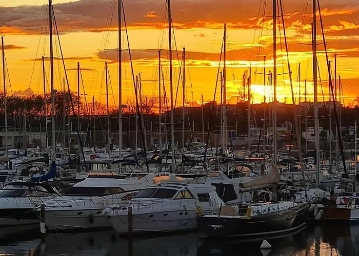 Avec Balcon, Vue Mer, Piscine, Parking Apartman