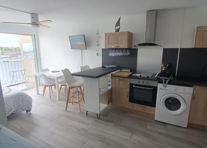 Avec Balcon, Vue Mer, Piscine, Parking * Agde